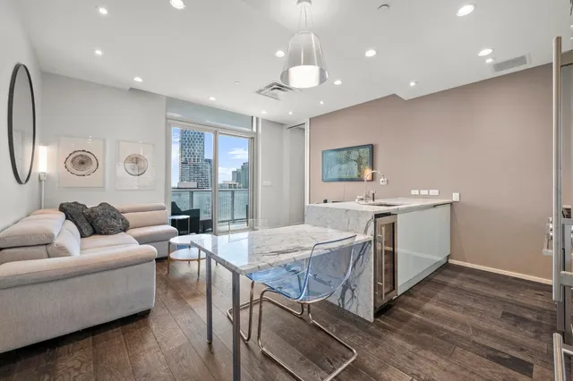 $3,500 | 200 Congress Avenue, Unit 33BB, Austin, TX 78701