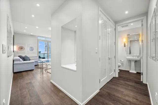 $3,500 | 200 Congress Avenue, Unit 33BB, Austin, TX 78701