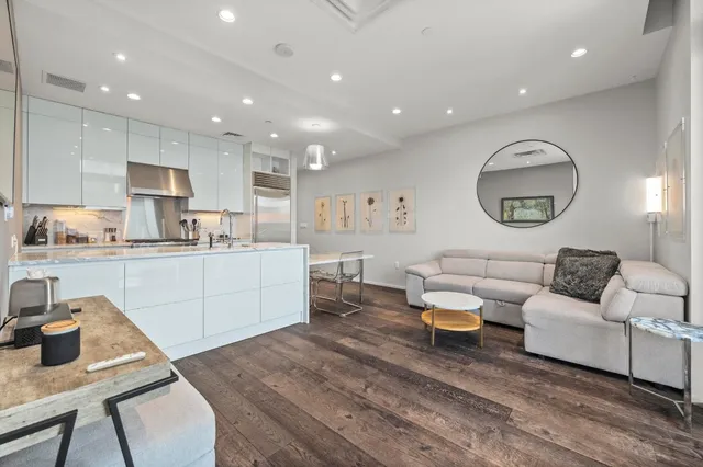 $3,500 | 200 Congress Avenue, Unit 33BB, Austin, TX 78701