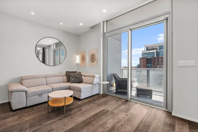 $3,500 | 200 Congress Avenue, Unit 33BB, Austin, TX 78701