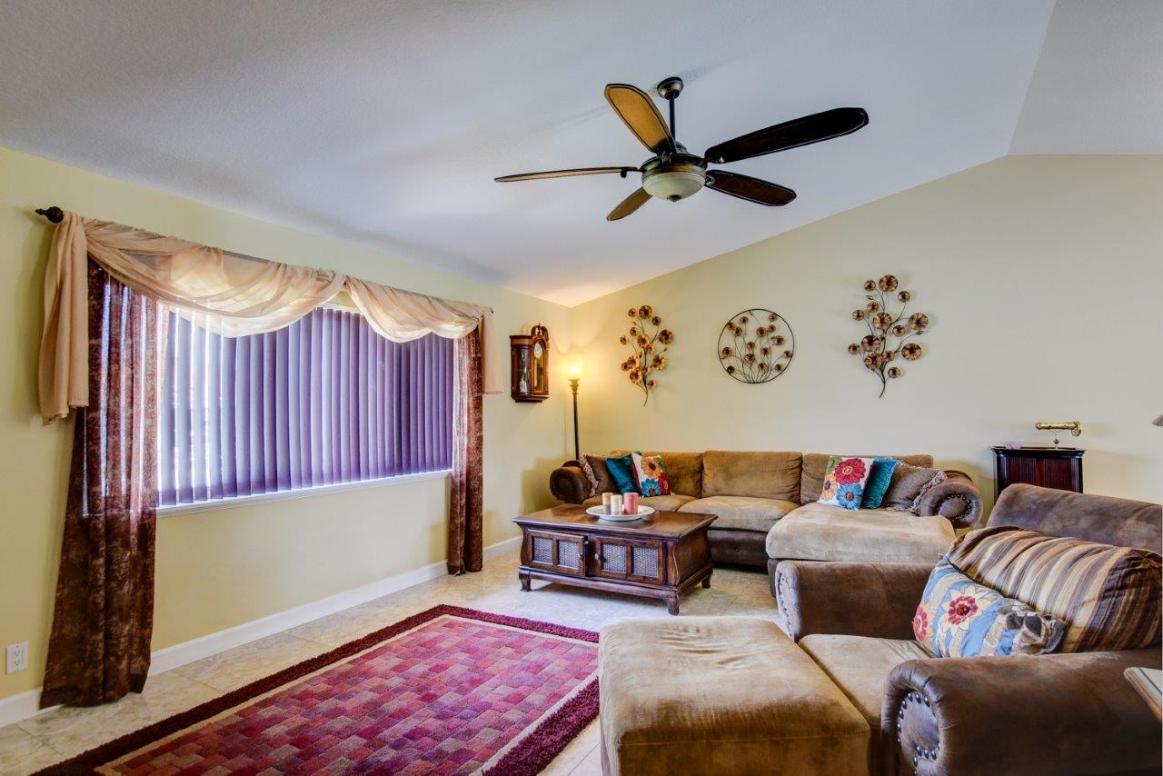 9726 Ohio Place Boca Raton, FL 33434 - Photo 4 of 29 Living Room