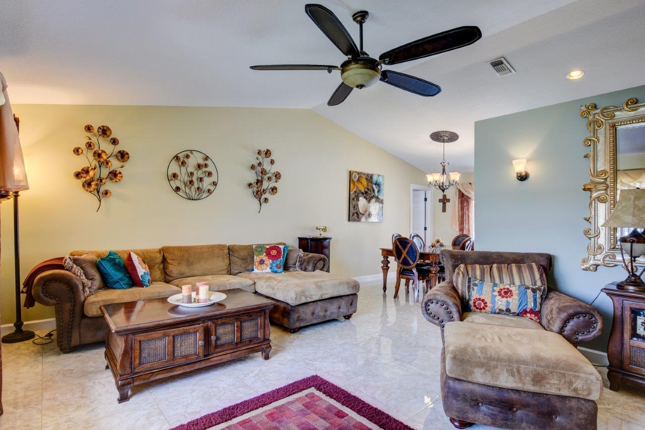 9726 Ohio Place Boca Raton, FL 33434 - Photo 5 of 29 Living Room