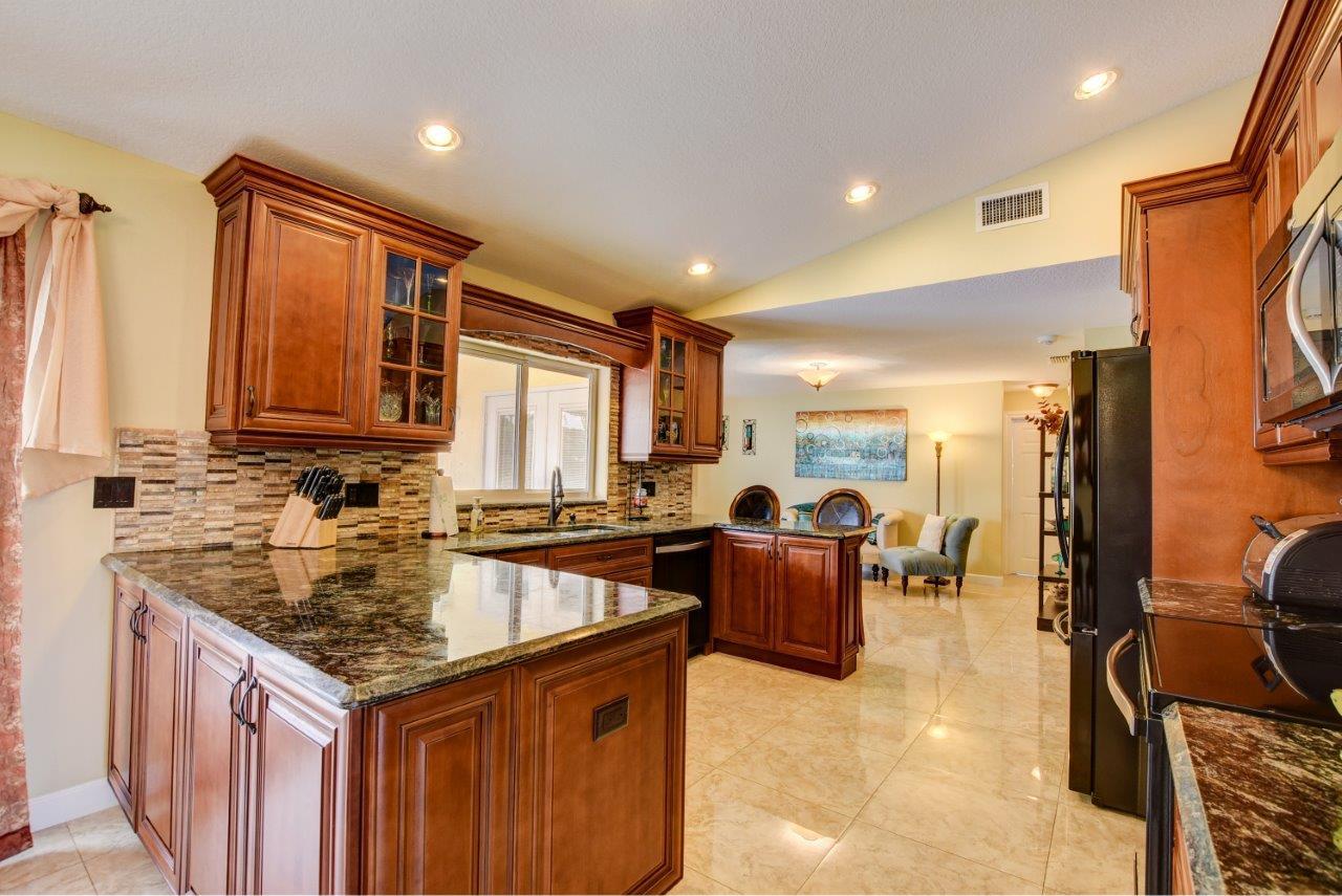9726 Ohio Place Boca Raton, FL 33434 - Photo 8 of 29 Ktichen