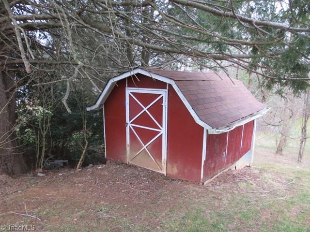 33 Ballpark Road Sparta, NC 28675 - Photo 4 of 16 Gallery Image 4