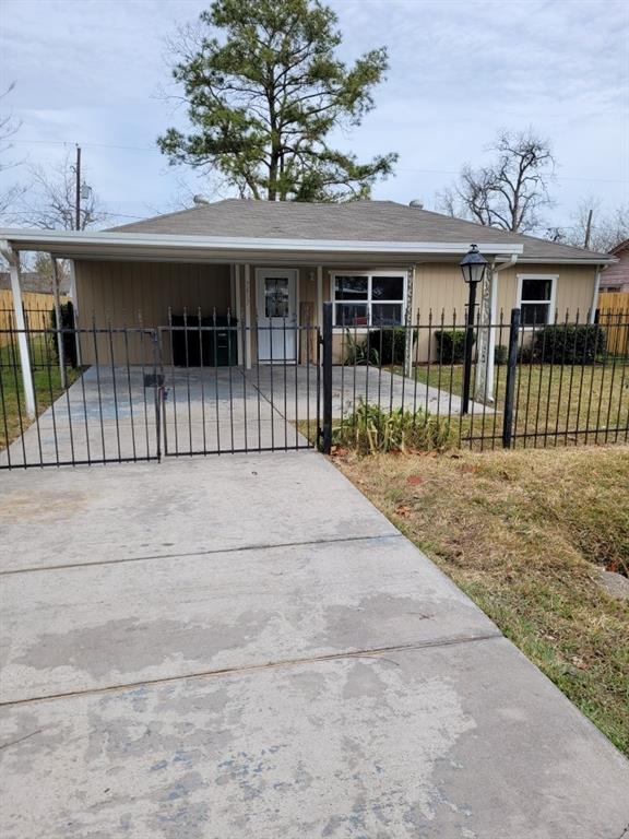 7617 Delavan Drive Houston, TX 77028 - Photo 1 of 44 a front view of a house with a garden