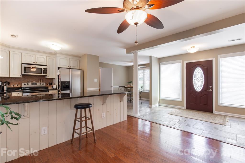 8300 Raintree Lane Charlotte, NC 28277 - Photo 3 of 28