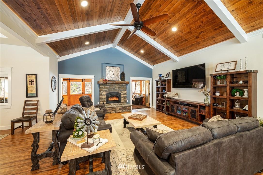 4530 Navarre Coulee Road Chelan, WA 98816 - Photo 10 of 40 Gallery Image 10