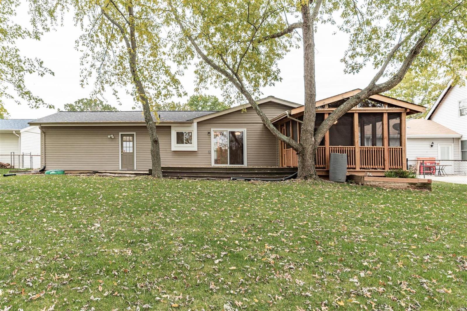 691 Rustic Valley Drive Ballwin, MO 63021 - Photo 3 of 43