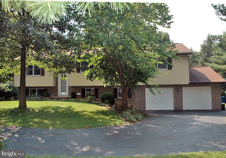 2237 Raleigh Drive Lancaster, PA 17601 - Photo 2 of 17 Gallery Image 2