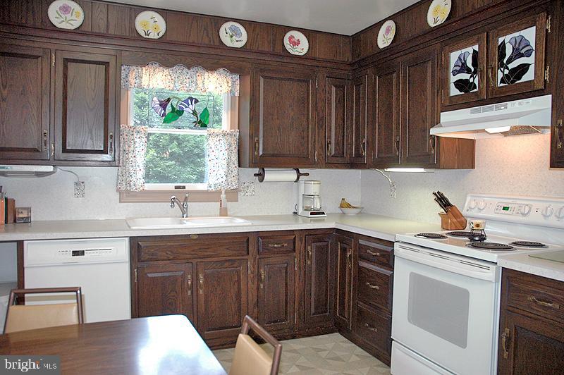 2237 Raleigh Drive Lancaster, PA 17601 - Photo 7 of 17 Gallery Image 7