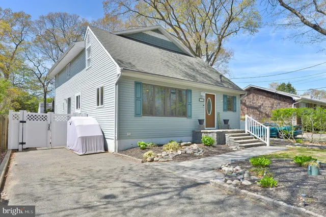 $575,000 | 179 Gilford Avenue, Island Heights, NJ 08732