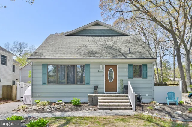 $575,000 | 179 Gilford Avenue, Island Heights, NJ 08732