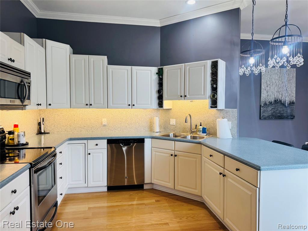 2171 Crystal Drive, Unit 28 Rochester Hills, MI 48309 - Photo 5 of 17