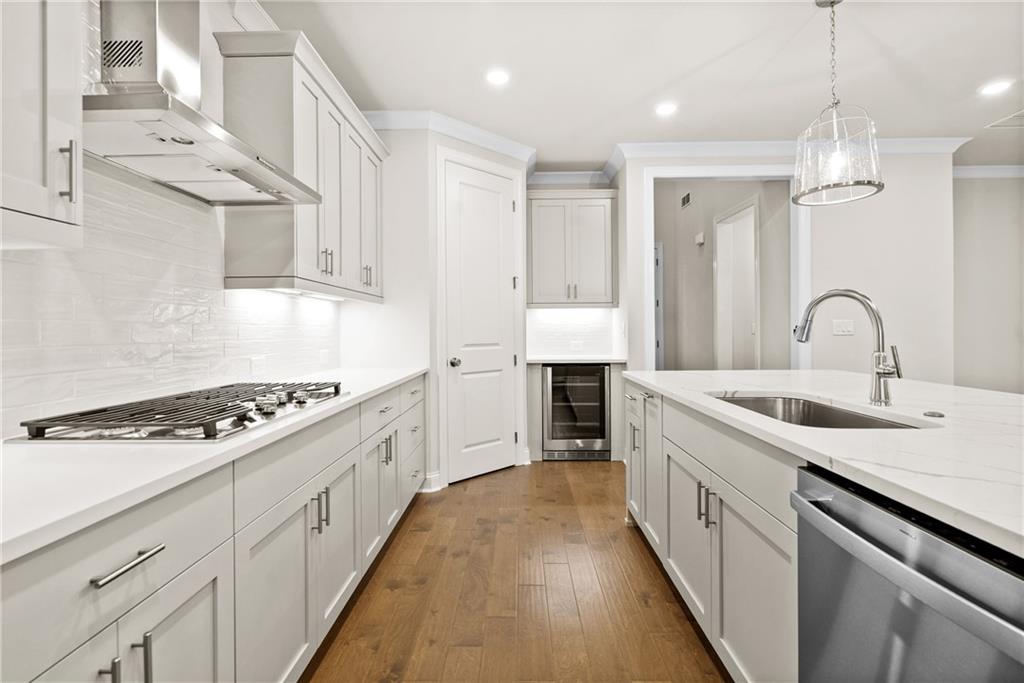 579 Pearl Street Cumming, GA 30040 - Photo 11 of 30 a kitchen with cabinets a sink and appliances