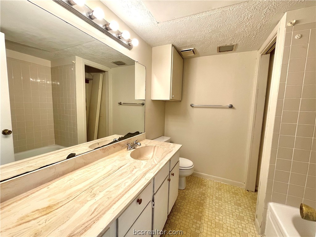 4441 Old College Road, Unit 2206 Bryan, TX 77801 - Photo 11 of 16