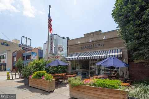 $300,000 | 3001 Veazey Terrace Northwest, Unit 715, Washington, DC 20008