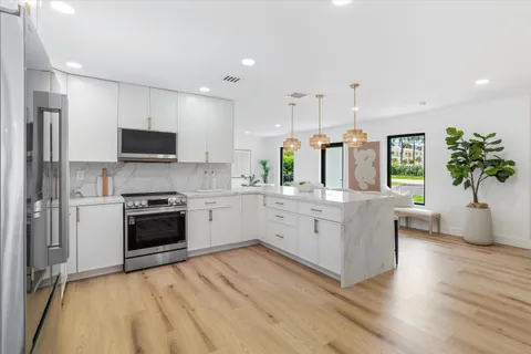 $1,187,999 | 4721 Bayview Drive, Fort Lauderdale, FL 33308
