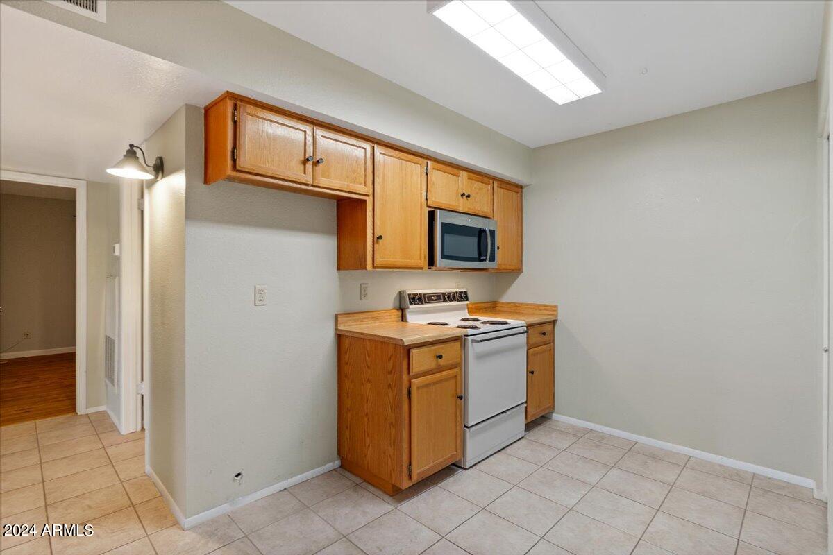 3270 South Goldfield Road, Unit 706 Apache Junction, AZ 85119 - Photo 11 of 32 13-Kitchen