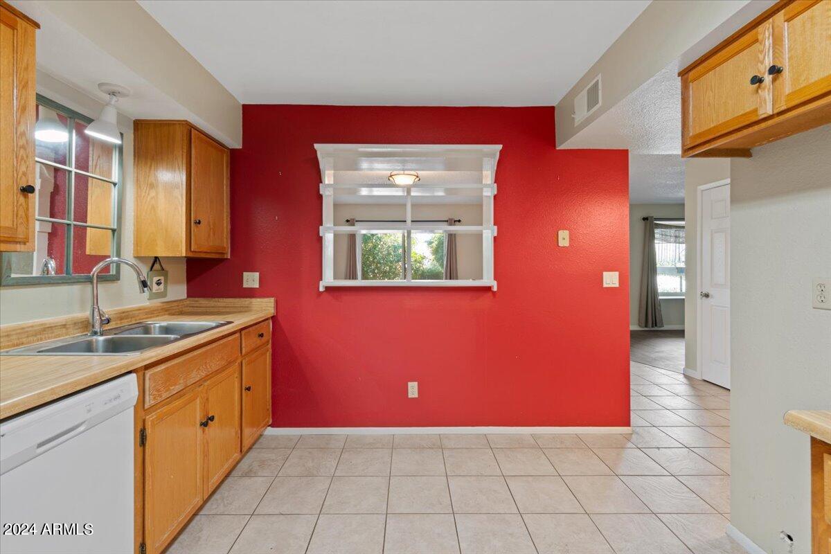 3270 South Goldfield Road, Unit 706 Apache Junction, AZ 85119 - Photo 13 of 32 15-Kitchen