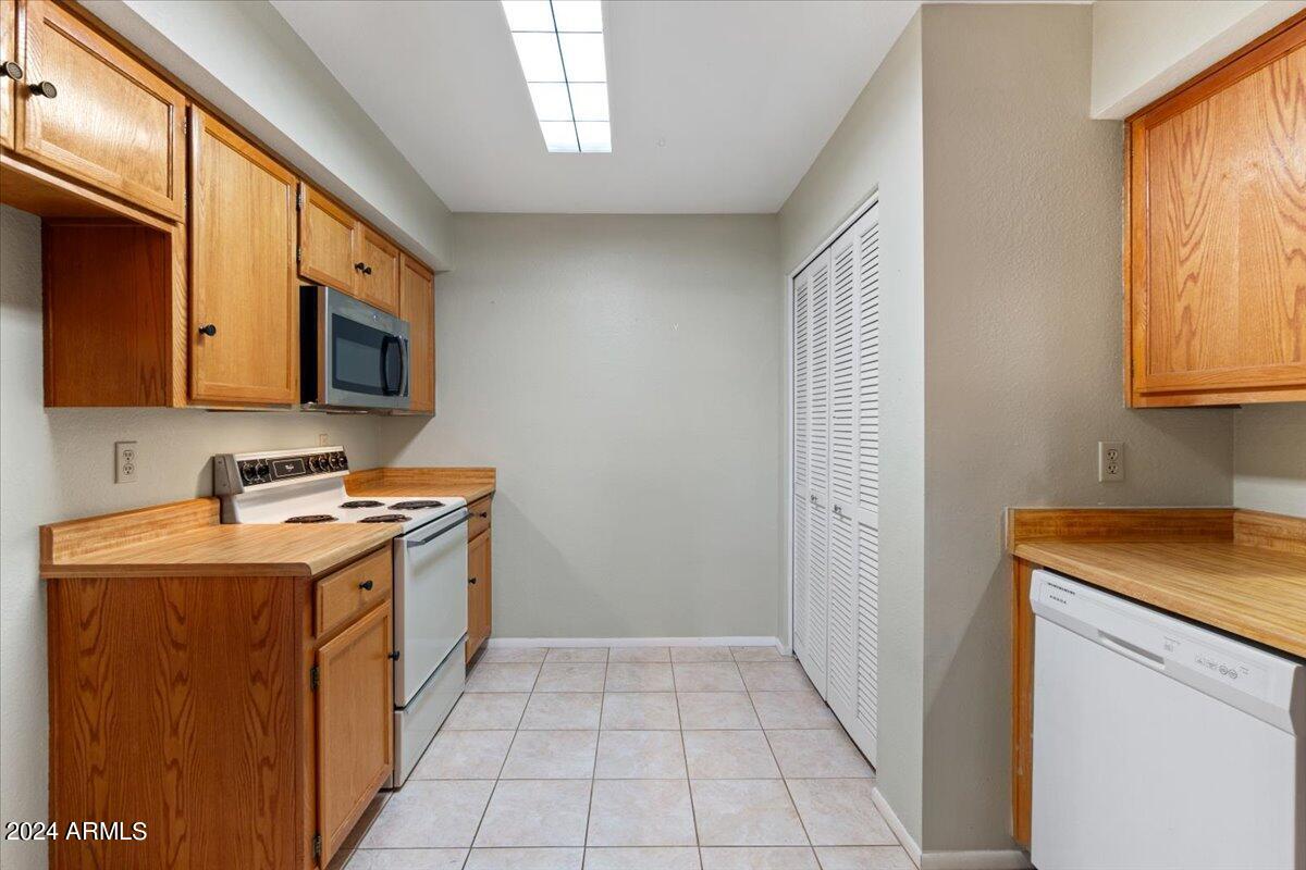3270 South Goldfield Road, Unit 706 Apache Junction, AZ 85119 - Photo 14 of 32 16-Kitchen