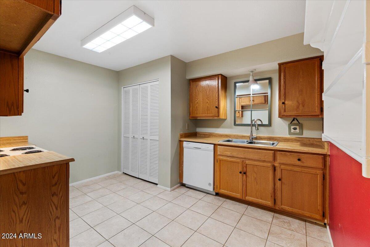 3270 South Goldfield Road, Unit 706 Apache Junction, AZ 85119 - Photo 10 of 32 12-Kitchen