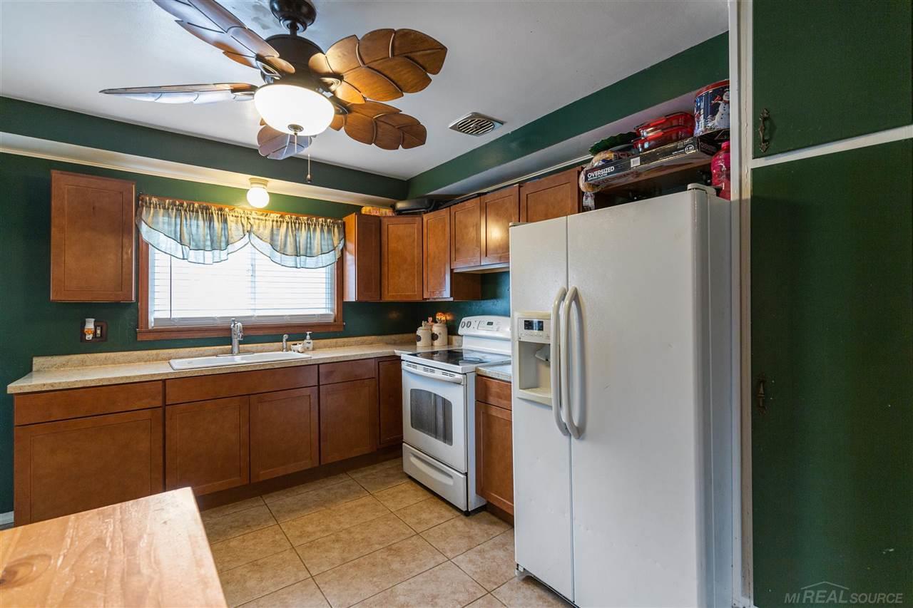 18535 Stephens Eastpointe, MI 48021 - Photo 2 of 13 Gallery Image 2