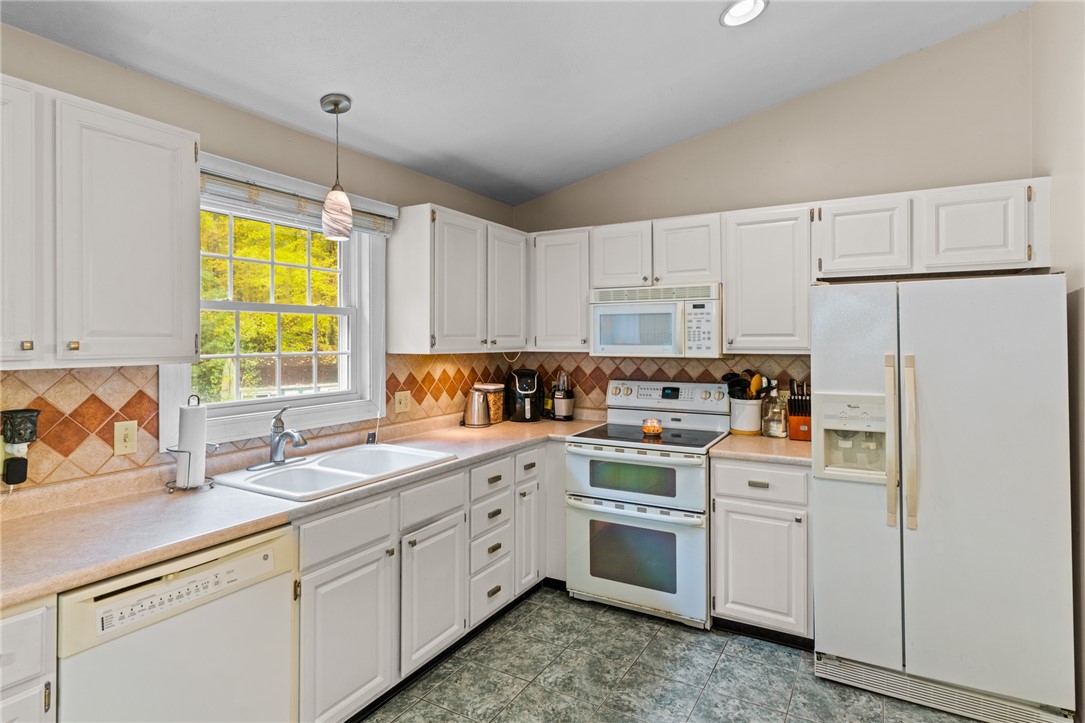 290 Hope Furnace Road Coventry, RI 02831 - Photo 7 of 21