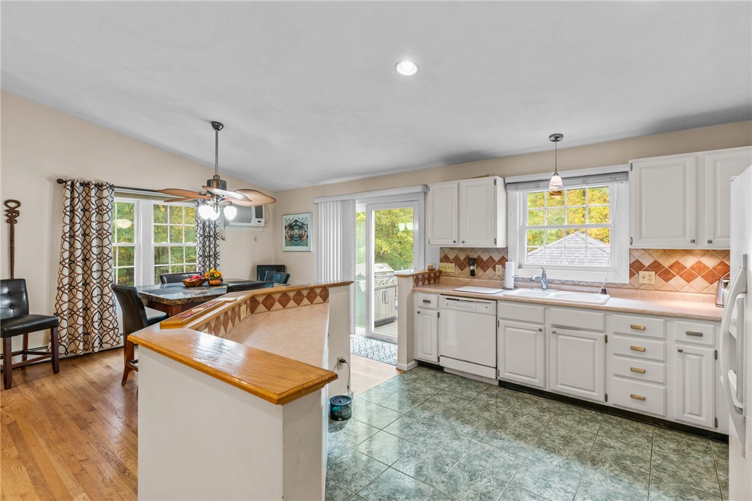 290 Hope Furnace Road Coventry, RI 02831 - Photo 8 of 21