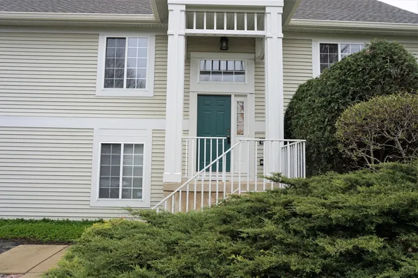$2,599 | 2350 Twilight Drive, Aurora, IL 60503