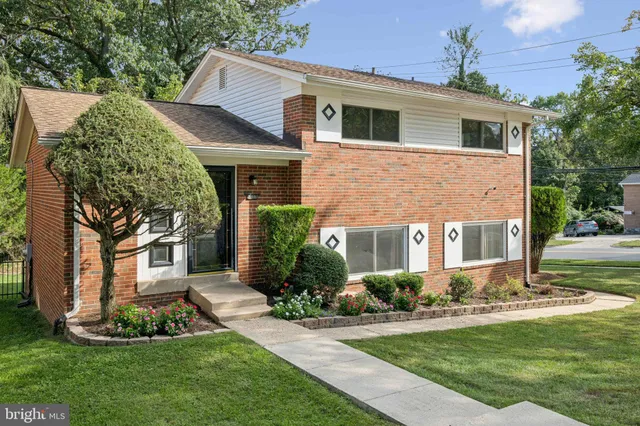 $575,000 | 9801 Arbor Hill Drive, Silver Spring, MD 20903