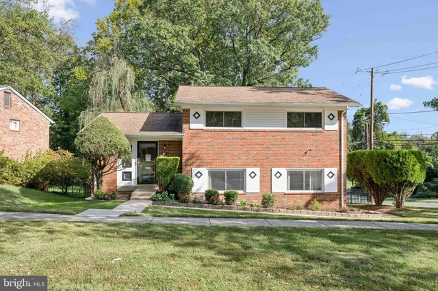 $575,000 | 9801 Arbor Hill Drive, Silver Spring, MD 20903