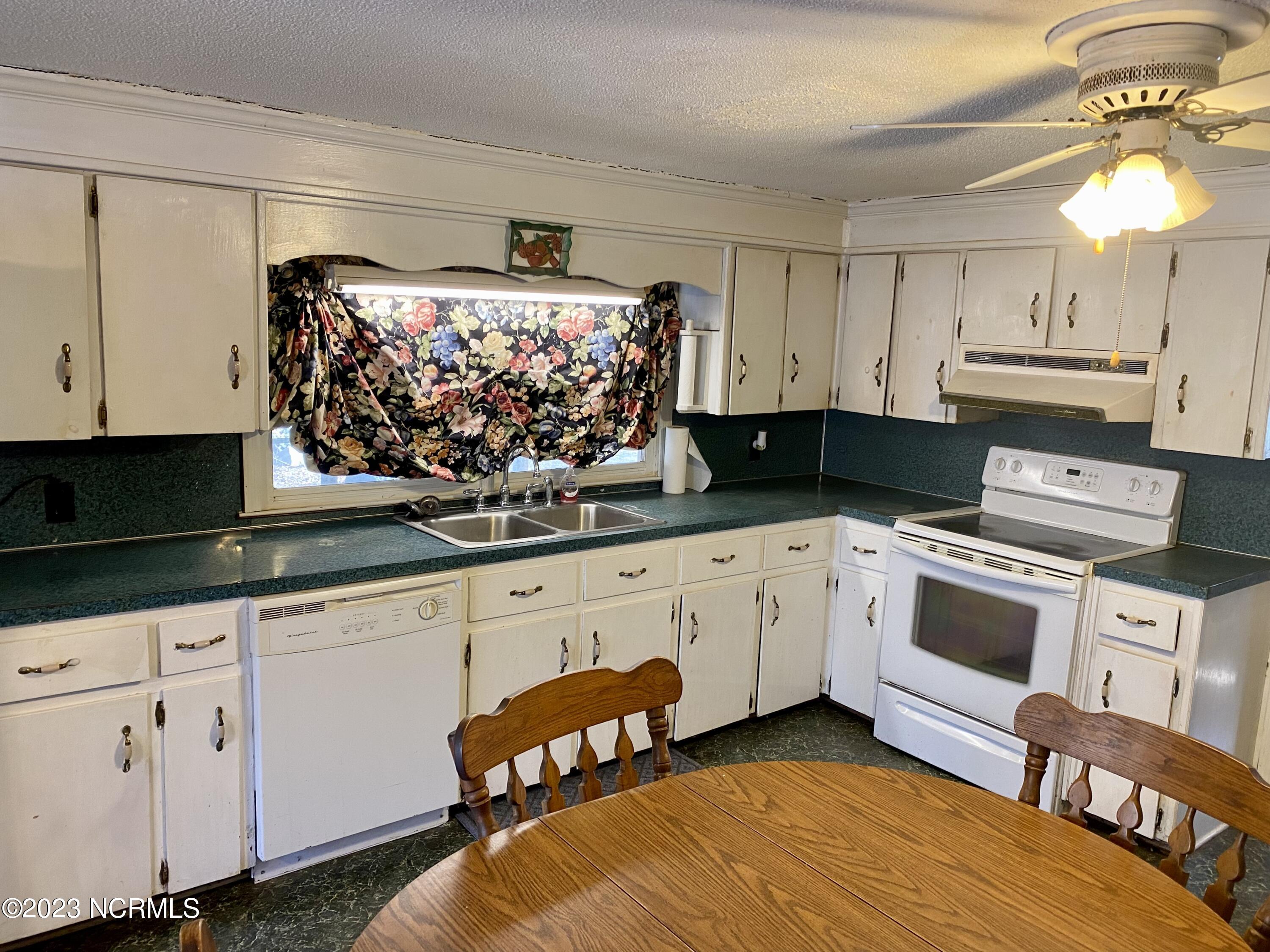 3836 Gallberry Road Washington, NC 27889 - Photo 18 of 41 GB kitchen4