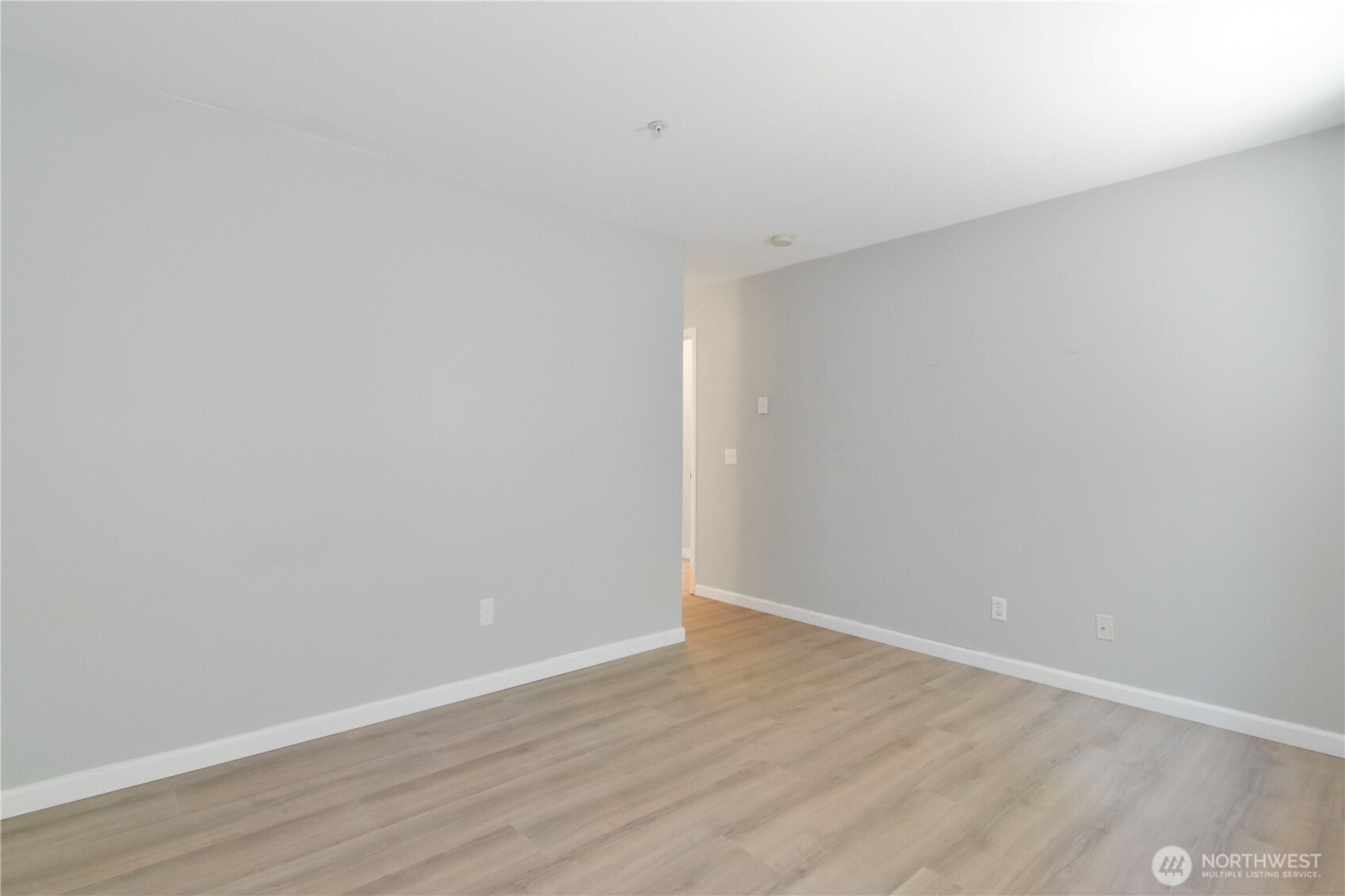 33020 10th Avenue Southwest, Unit Z203 Federal Way, WA 98023 - Photo 15 of 25 a view of an empty room