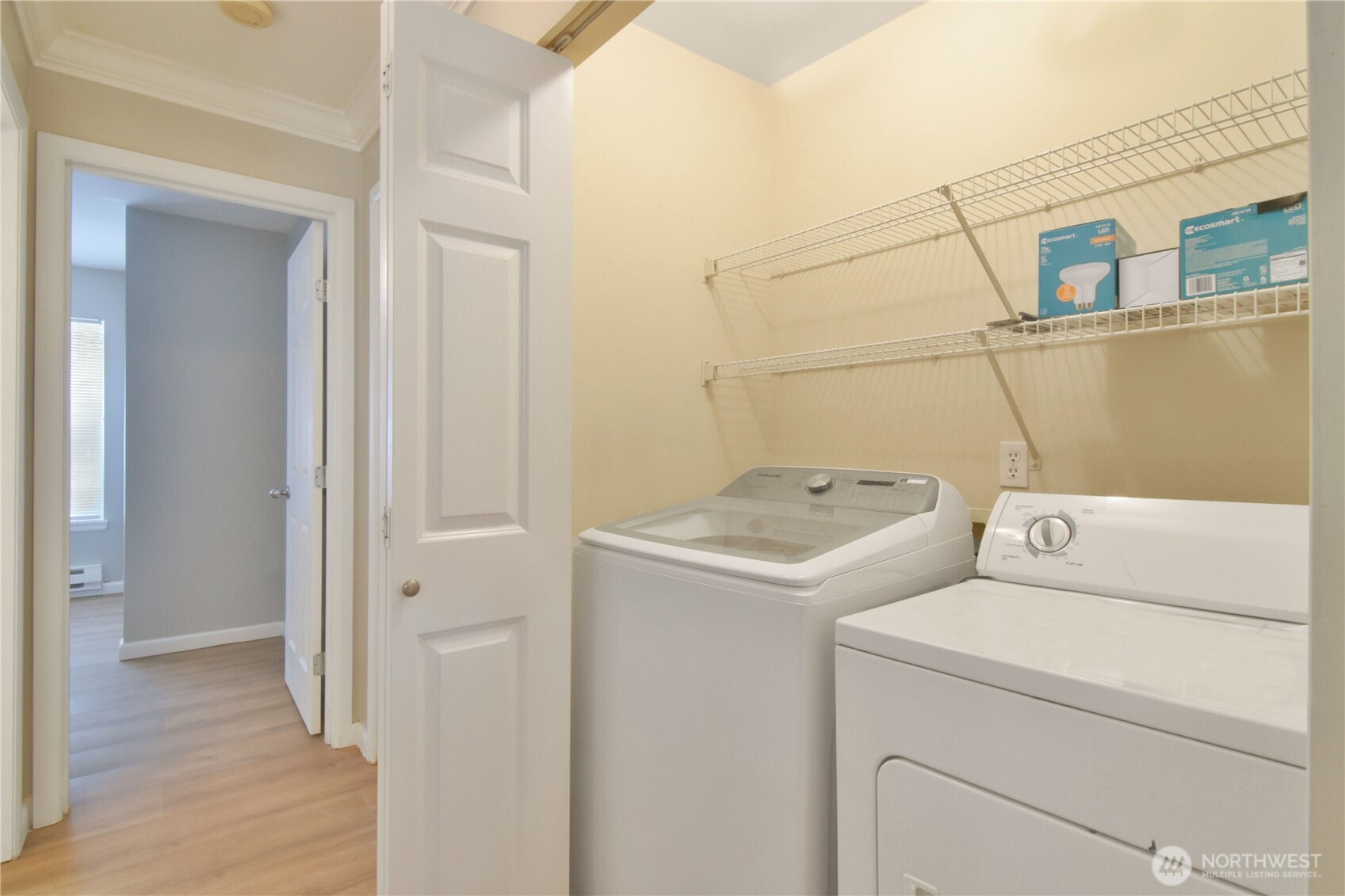 33020 10th Avenue Southwest, Unit Z203 Federal Way, WA 98023 - Photo 23 of 25 a utility room with dryer and washer