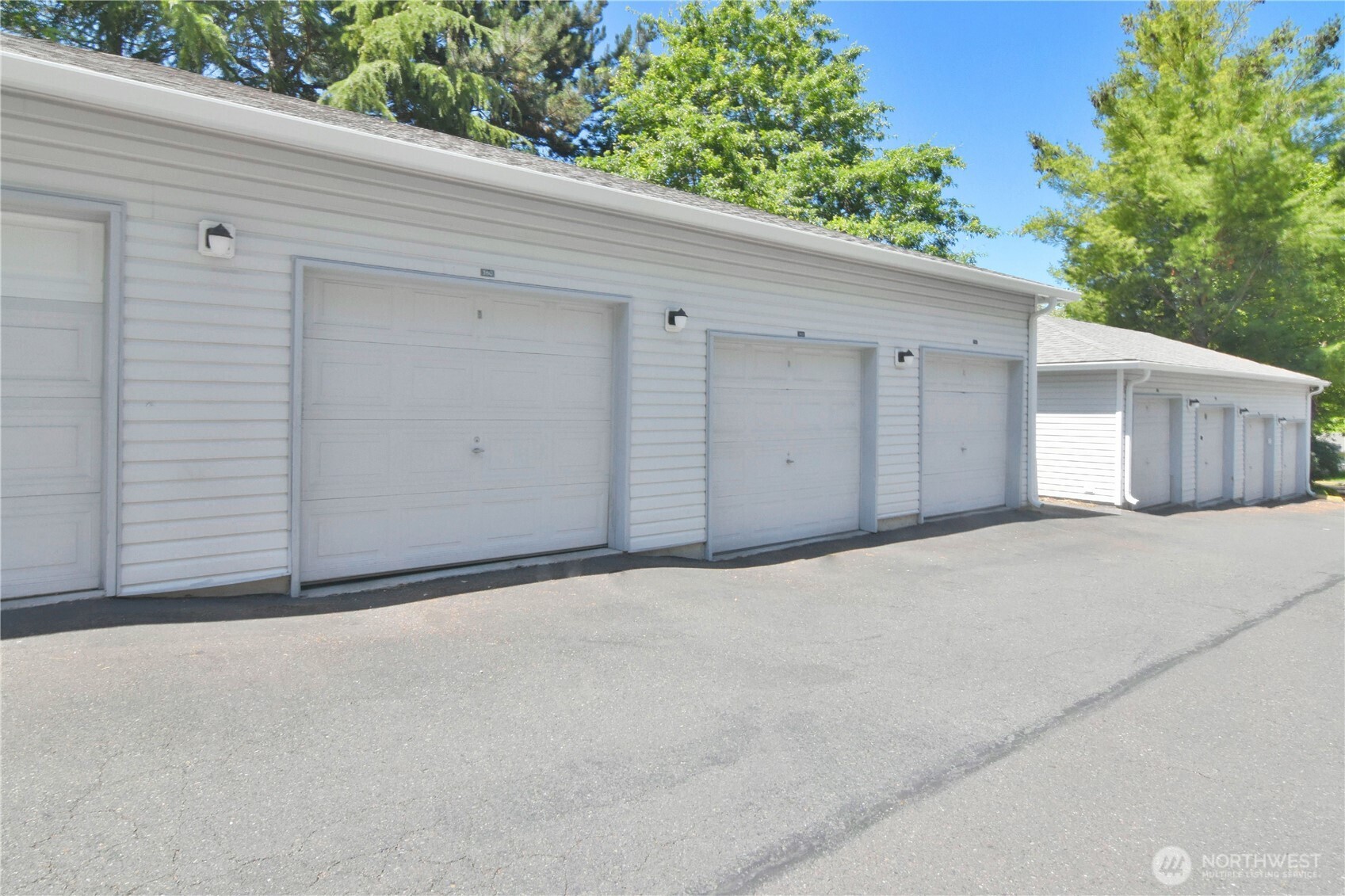 33020 10th Avenue Southwest, Unit Z203 Federal Way, WA 98023 - Photo 24 of 25 a view of a garage
