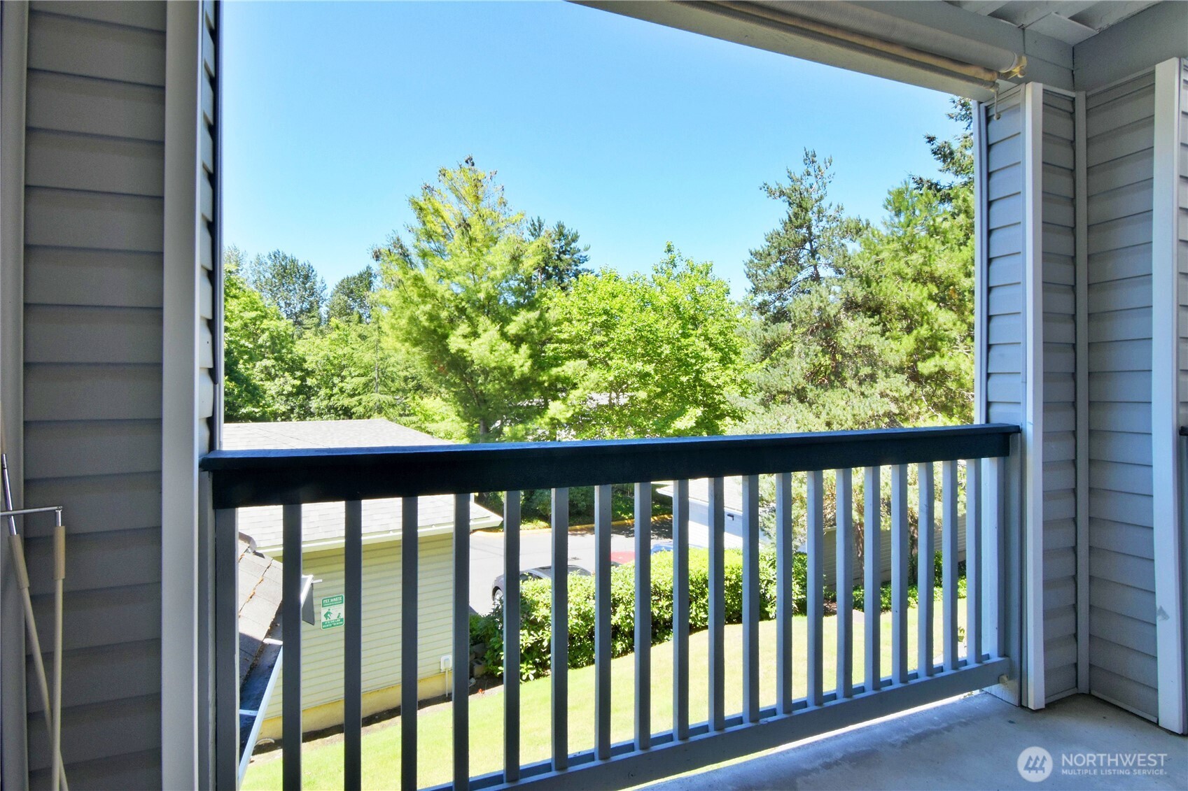 33020 10th Avenue Southwest, Unit Z203 Federal Way, WA 98023 - Photo 4 of 25 a view of a porch