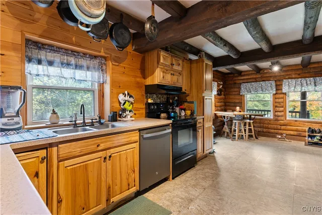 $267,500 | 6214 Airport Road, Whitestown, NY 13424