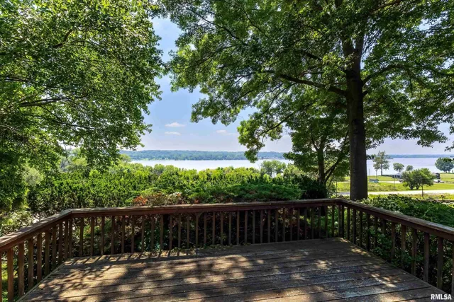 $495,000 | 25111 Valley Drive, Pleasant Valley, IA 52722