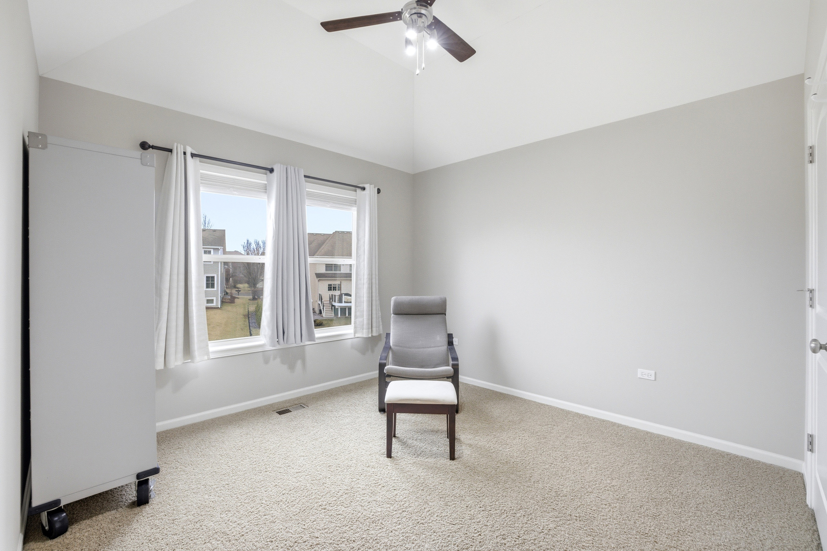 635 Slate Run Elgin, IL 60124 - Photo 23 of 40