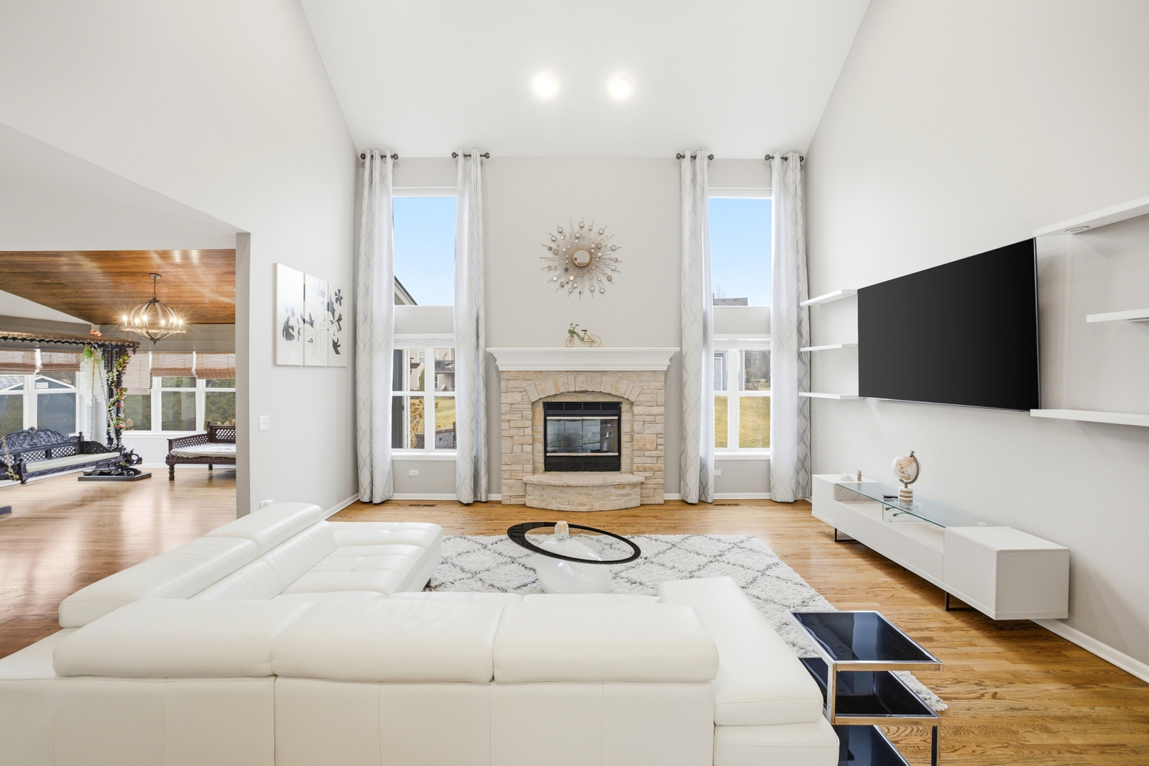 635 Slate Run Elgin, IL 60124 - Photo 7 of 40