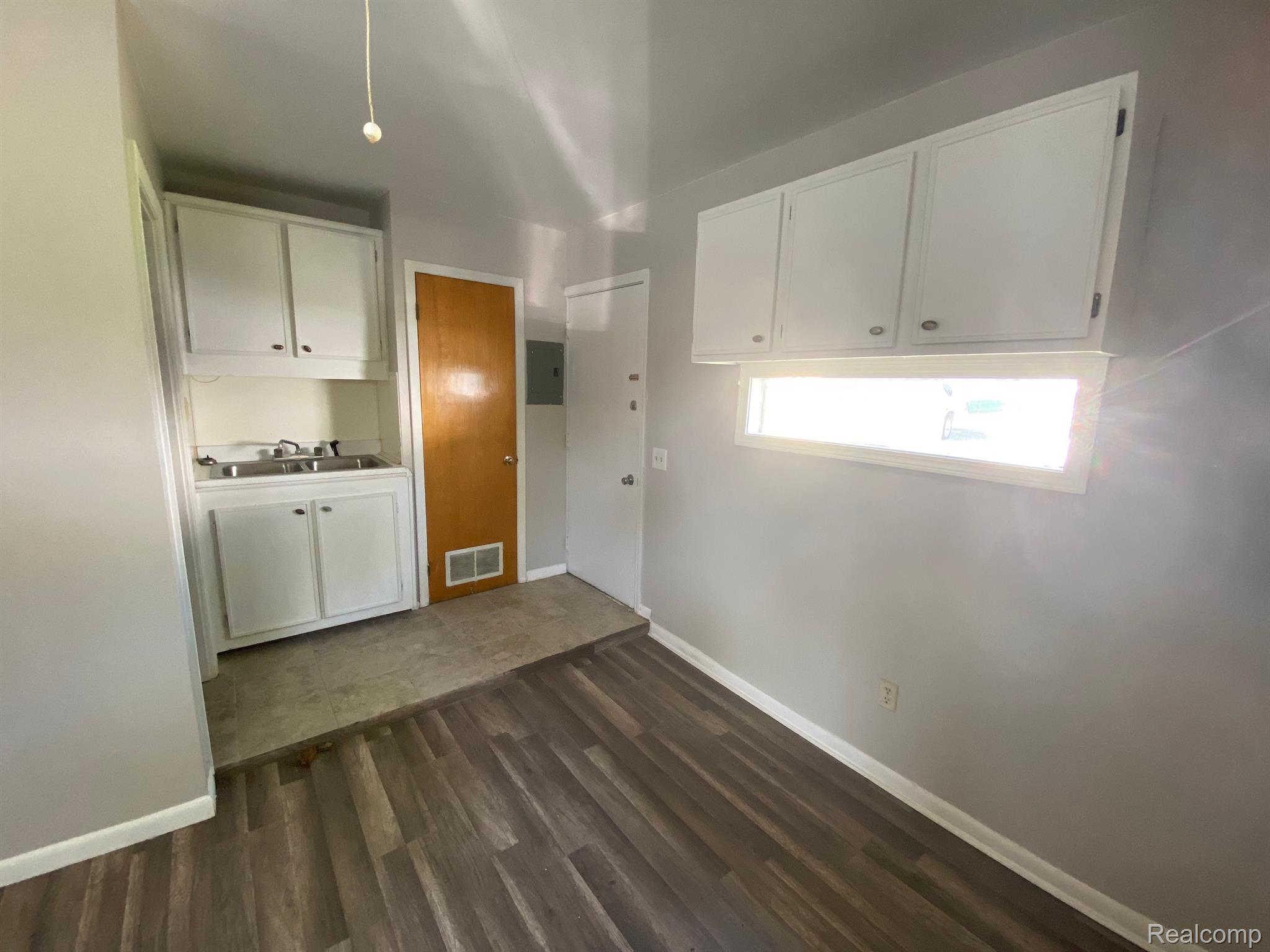 3642 Western Road Flint, MI 48506 - Photo 13 of 21 Gallery Image 13