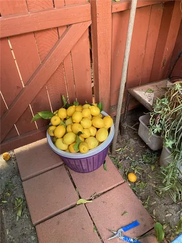 $275,000 | 23450 Newhall Avenue, Unit 40, Newhall, CA 91321