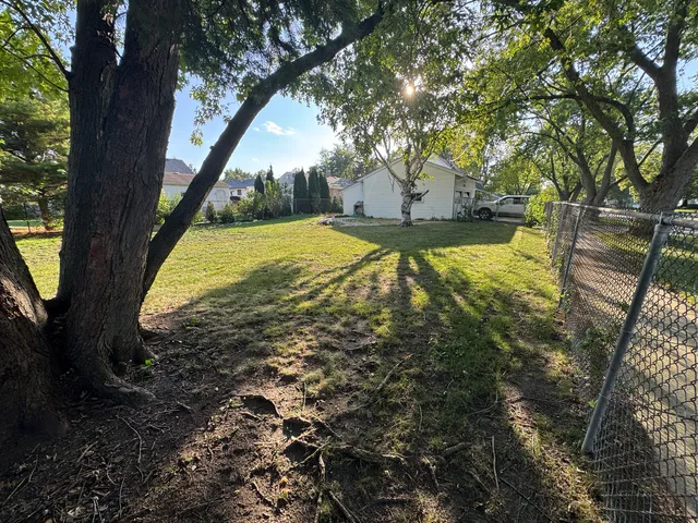 $2,800 | 709 West Glencoe Road, Palatine, IL 60067