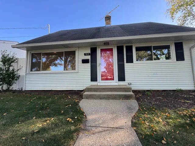 $2,800 | 709 West Glencoe Road, Palatine, IL 60067