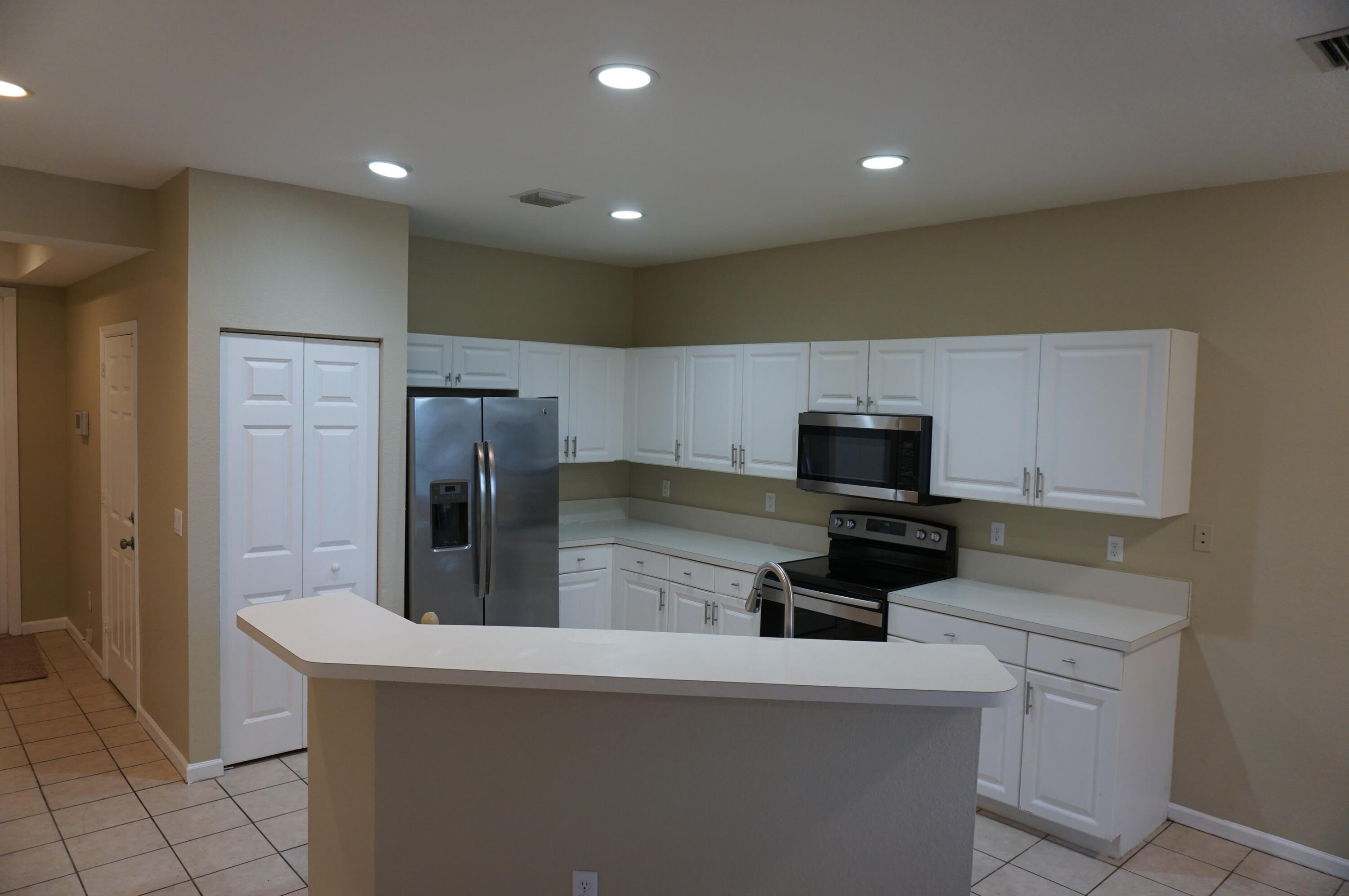 2022 Freeport Drive Riviera Beach, FL 33404 - Photo 2 of 18 DSC06580