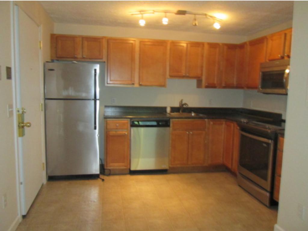 545 Calef Road, Unit 27 Manchester, NH 03103 - Photo 3 of 10