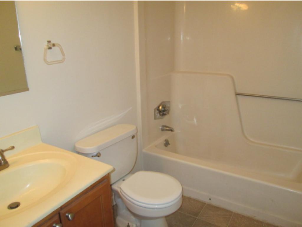 545 Calef Road, Unit 27 Manchester, NH 03103 - Photo 9 of 10