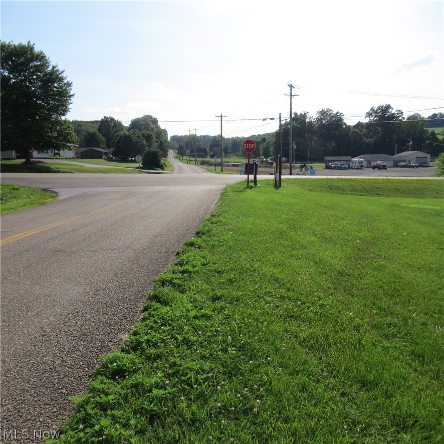 4441 Arrow Road Northwest Carrollton, OH 44615 - Photo 4 of 35