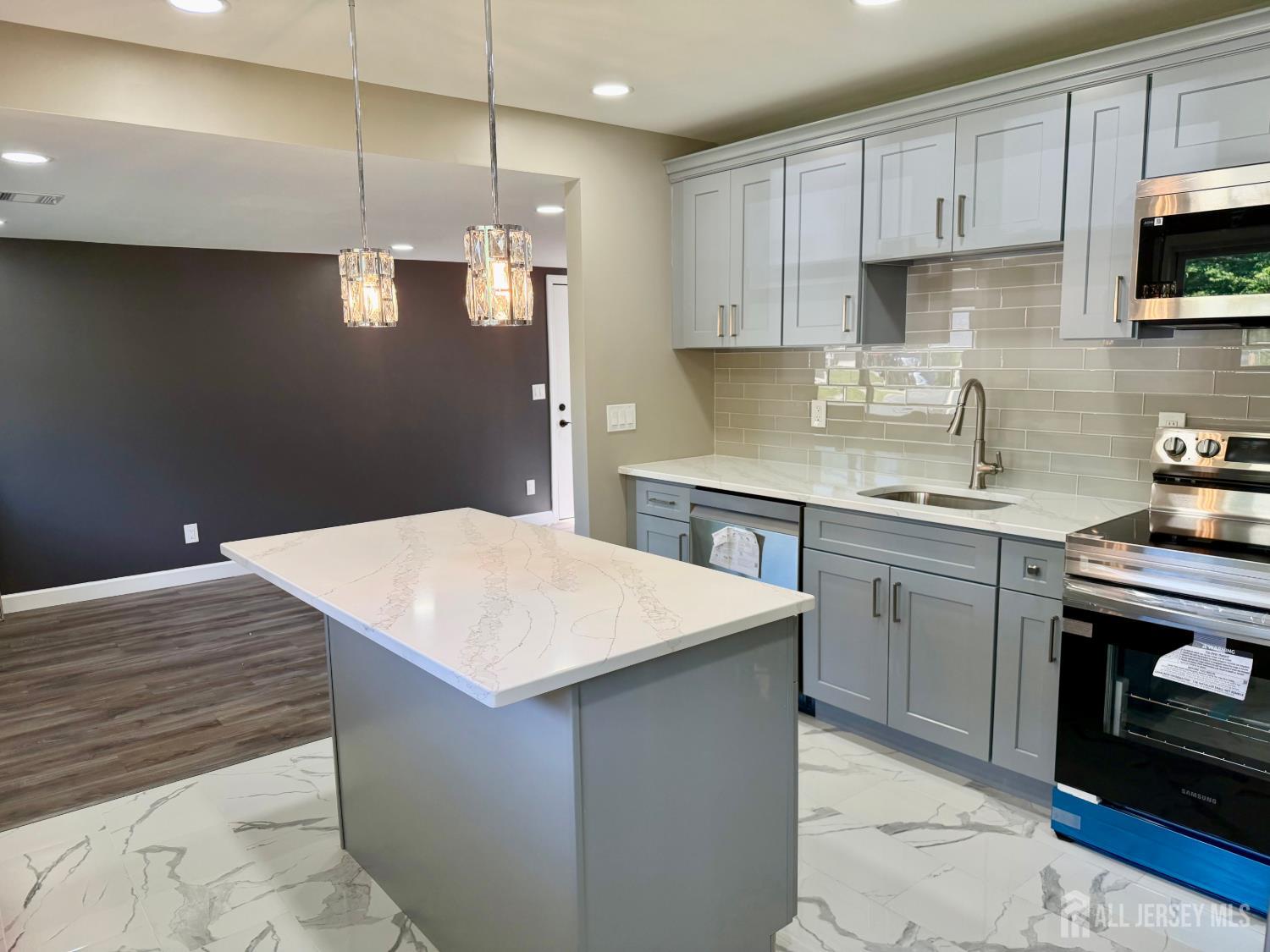 12 Stony Road Edison, NJ 08817 - Photo 4 of 20