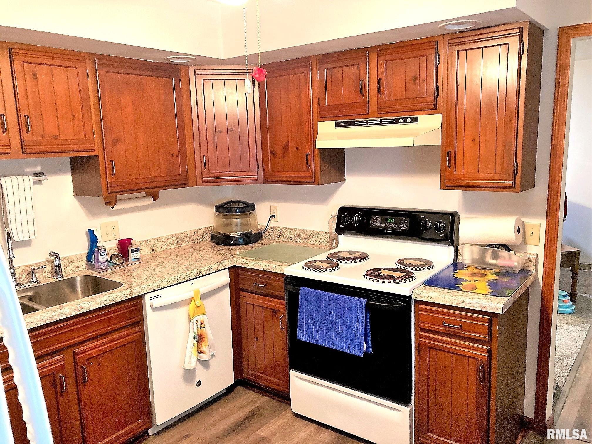 2208 Croydon Drive Springfield, IL 62703 - Photo 10 of 23 Gallery Image 10
